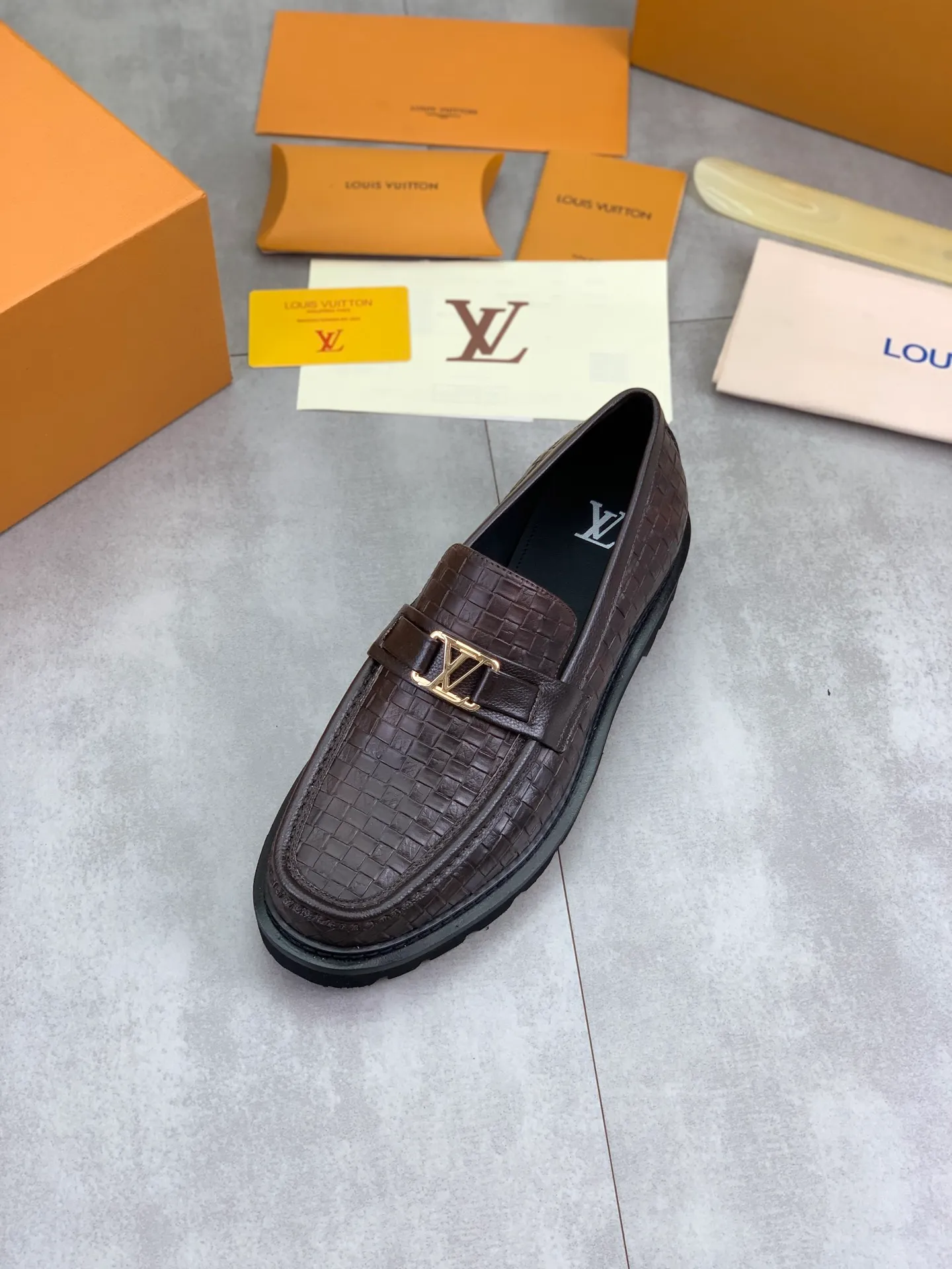 Factory price P820 💎💎💎LOUIS VUITTON [Louis Vuitton] - LV men's business casual leather shoes, luxurious and noble 👞All imported original cowhide, just to create a more comfortable wearing experience, upper: original high-end calfskin ➕Imported soft cowhide lining, original lightweight foam outsole ✔️ Color: 6️⃣colors available Size: 39-44 (38.45 46 can be customized (non-returnable)
